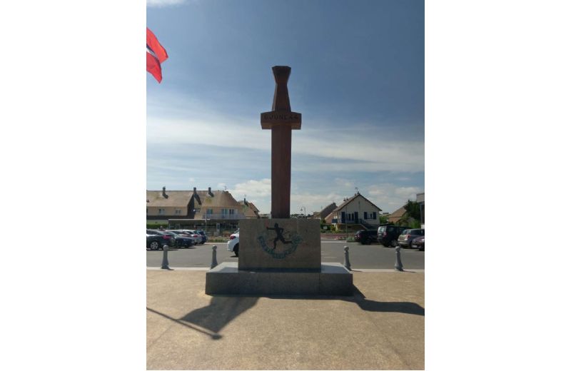 Monument Royal Winnipeg Rifles COURSEULLES-SUR-MER
