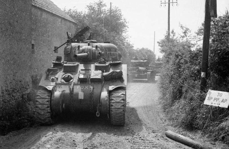 Sherman et Cromwell British Royal Marines Armoured Support Group