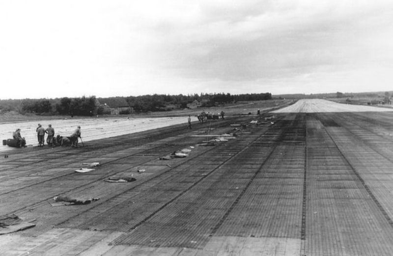 Aérodrome US A-37 Lombron
